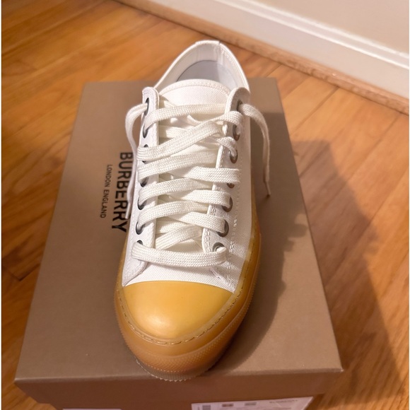 Burberry Tennis Shoe. NEW - Picture 6 of 7
